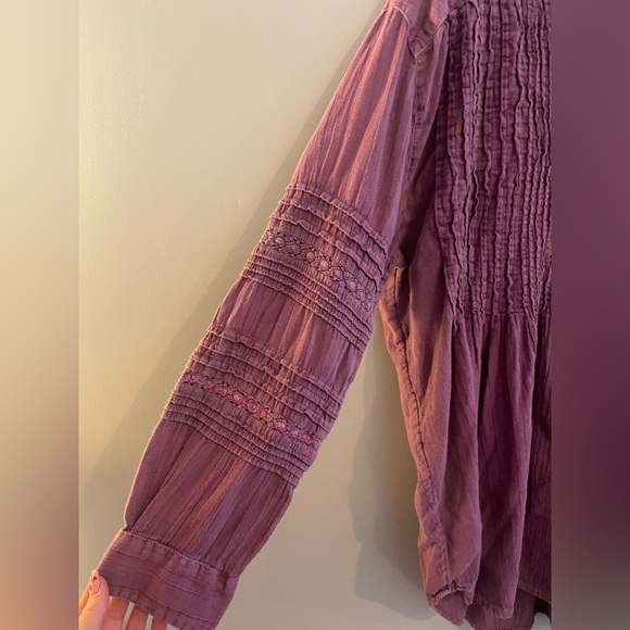 Sundance Maroon Loose Fitting Blouse with Sleeves - Picture 2 of 4